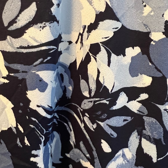 LC by LAURA CRUZ 2X BLUE & WHITE ZIP NECKLINE SHORT SLEEVE TOP - Picture 6 of 8